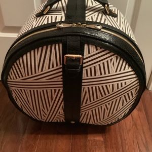 Henri bendel wheelie hat box